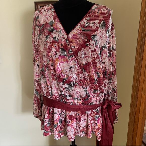 LC Lauren Conrad Tops - 🌺 Shimmering Floral Wrap Blouse 🌺